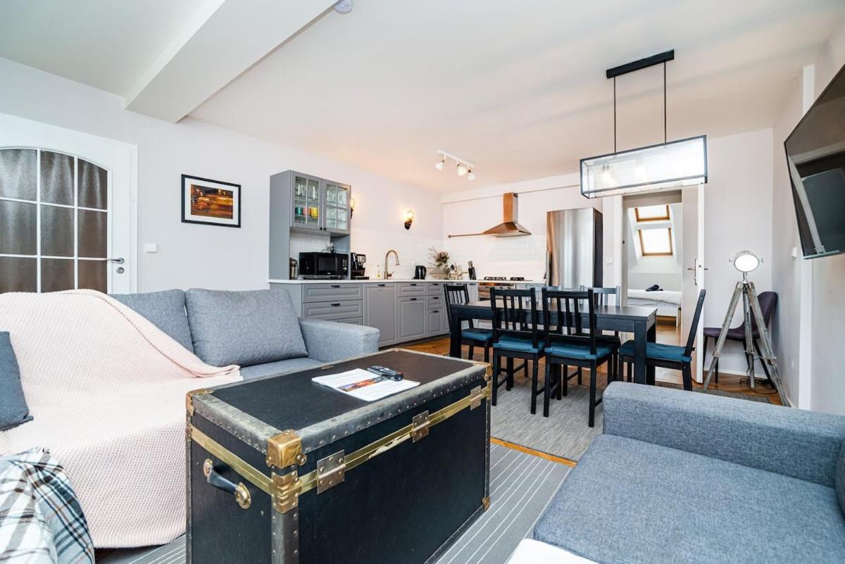 Central, Spacious, Modern 5 Bedrm Duplex W/Balcony Praag Buitenkant foto