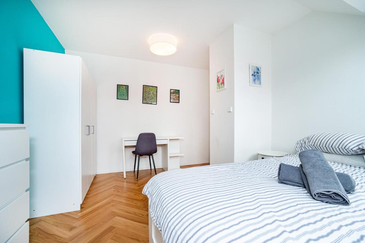 Central, Spacious, Modern 5 Bedrm Duplex W/Balcony Praag Buitenkant foto