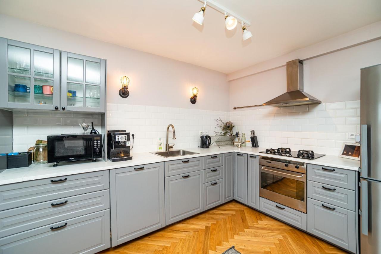 Central, Spacious, Modern 5 Bedrm Duplex W/Balcony Praag Buitenkant foto
