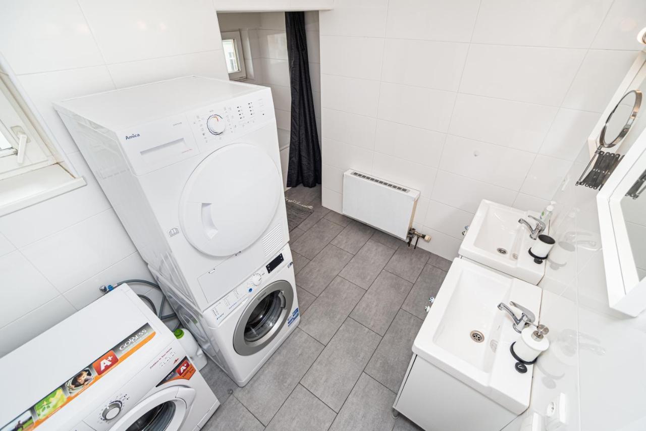 Central, Spacious, Modern 5 Bedrm Duplex W/Balcony Praag Buitenkant foto