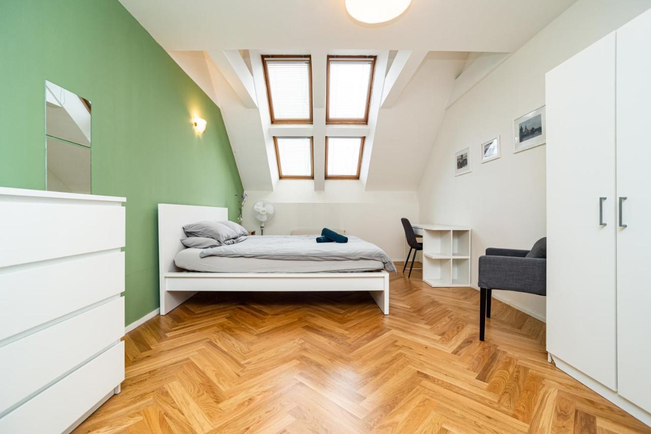 Central, Spacious, Modern 5 Bedrm Duplex W/Balcony Praag Buitenkant foto