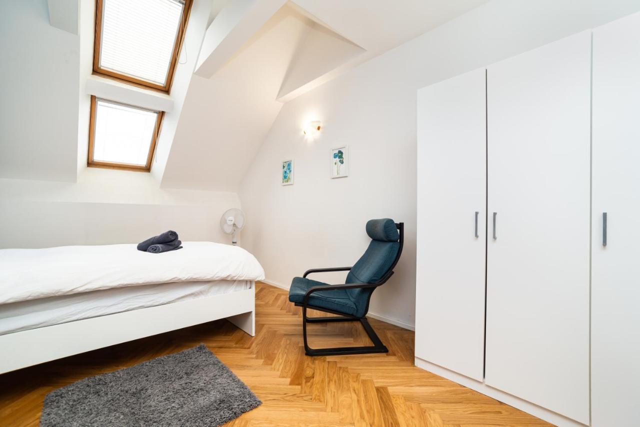 Central, Spacious, Modern 5 Bedrm Duplex W/Balcony Praag Buitenkant foto