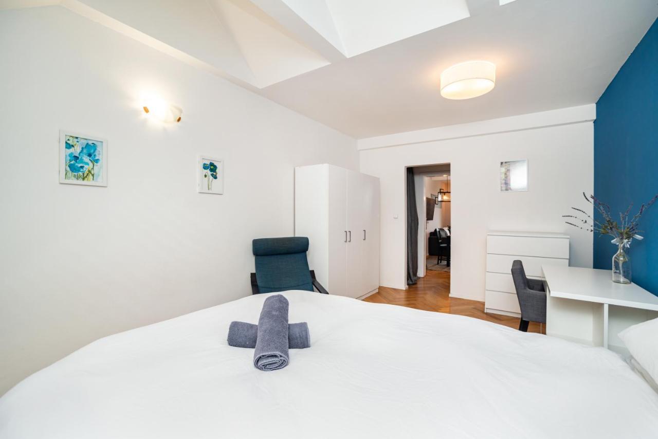 Central, Spacious, Modern 5 Bedrm Duplex W/Balcony Praag Buitenkant foto